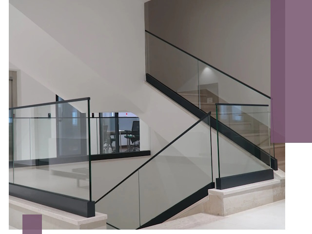 Стеклянные перила премиум-класса с установкой в Владивостоке