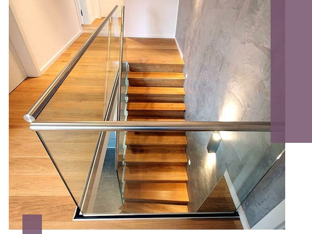 Перила для лестницы в доме — изготовление и монтаж в Владивостоке