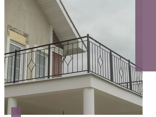 Изготовление балконных ограждений в Владивостоке из металла и стекла