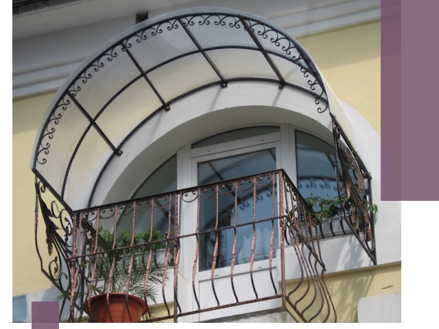 Козырьки над балконом в Владивостоке — изготовление и монтаж