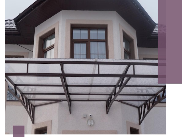 Козырьки из поликарбоната под ключ в Владивостоке