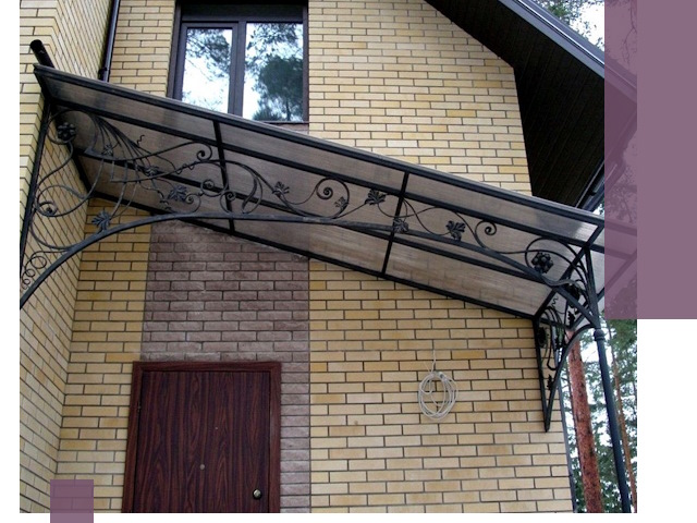 Односкатные козырьки из металла под ключ в Владивостоке