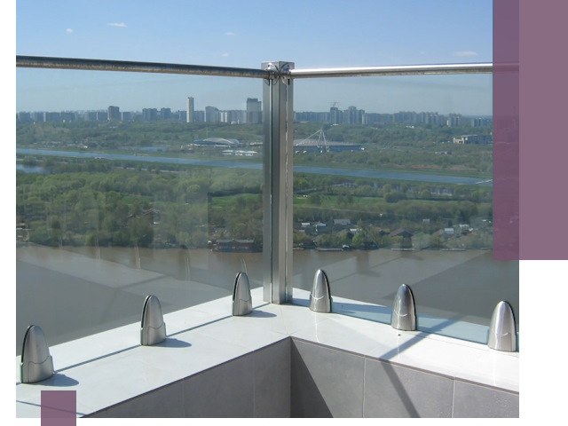 Стеклянные парапеты премиум класса в Владивостоке для домов и бизнесов