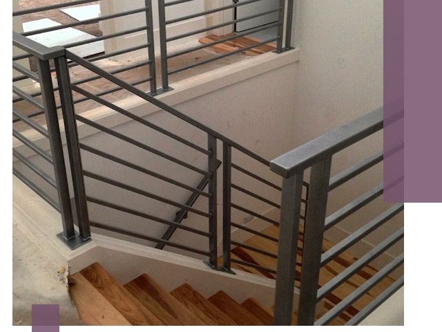 Изготовление поручней из металла и дерева в Владивостоке